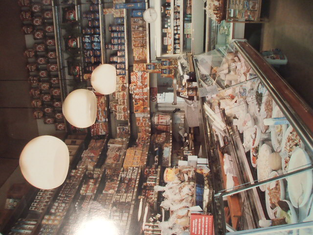 Interno del negozio Castiglioni prima del 2003
